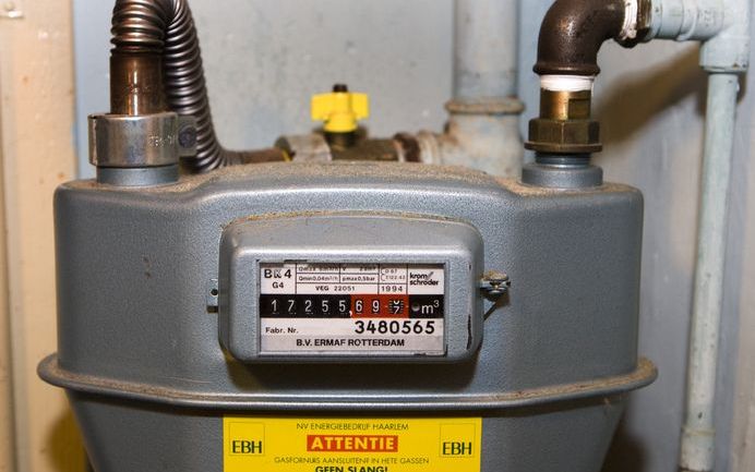 DEN HAAG - Nog even en de vertrouwde gasmeter is verdwenen. Minister Van der Hoeven van Economische Zaken houdt vast aan haar wetsvoorstel om alle huizen in Nederland te voorzien van zogenaamde slimme meters, die bestaande gas- en elektriciteitsmeters gaa