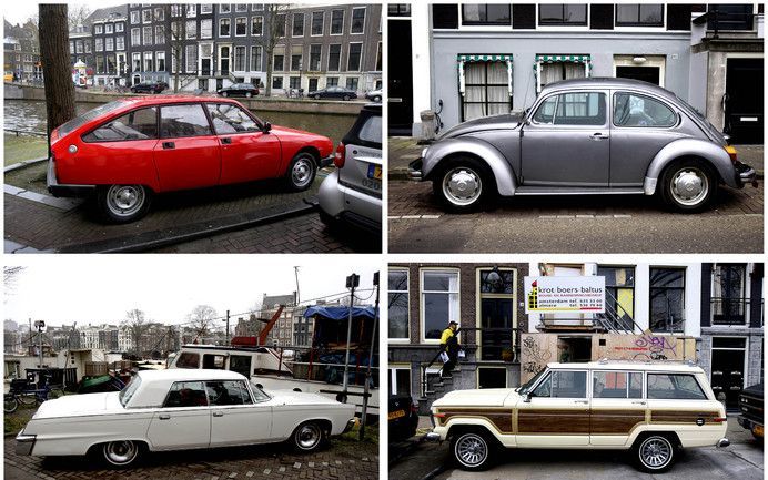 AMSTERDAM - Een Citroen GSA, een Volkswagen Kever, een Amerikaanse Imperial en een Jeep Grand Wagoneer staan nu nog onbedreigd langs de gracht. Foto ANP