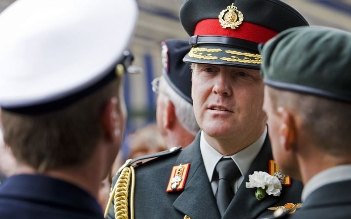 DEN HAAG - Prins Willem-Alexander heeft tijdens de lunch op het Binnenhof korte ontmoetingen met diverse veteranen. Foto ANP