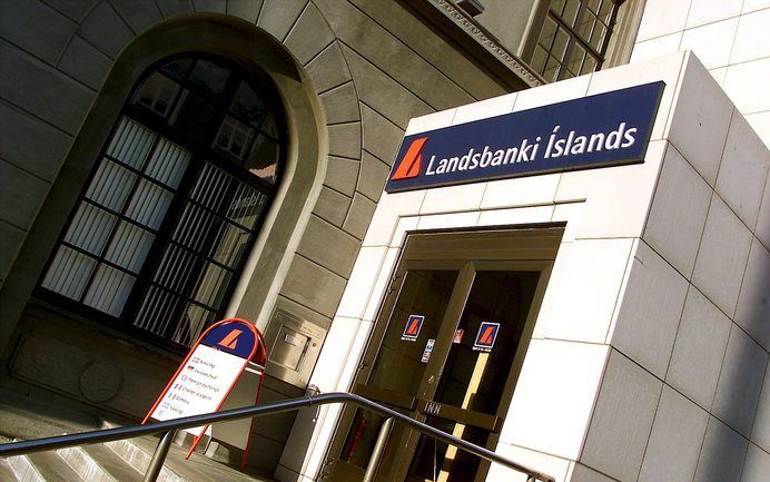 De omgevallen IJslandse bank Landsbanki. De gemeente Goes heeft bij deze bank 12 miljoen uitstaan. Foto EPA