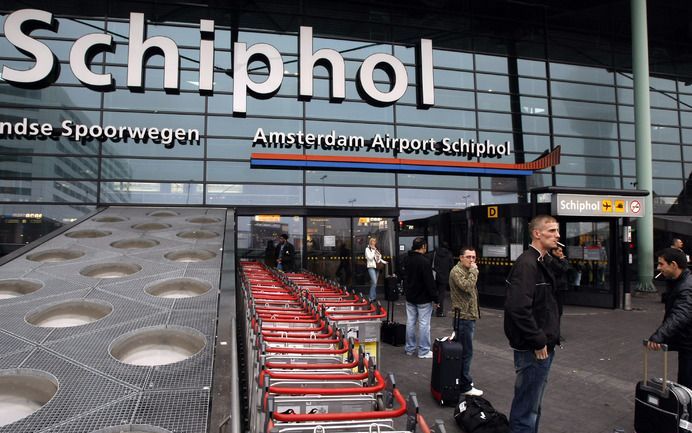 Volgens luchtvaartmaatschappij easyJet wordt Schiphol op 1 november de duurste luchthaven voor consumenten binnen Europa. Foto ANP