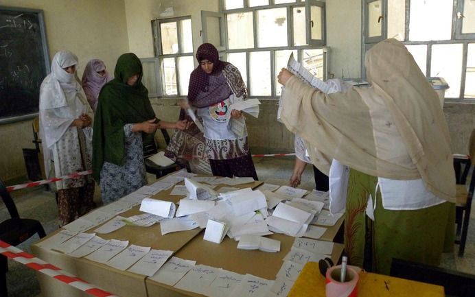 Tellen van de stemmen in Afghanistan. Foto EPA