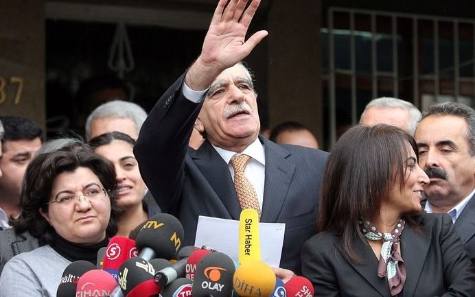 De leider van de Turks–Koerdische Partij van de Democratische Samenleving (DTP), Ahmet Turk, tijdens een persconferentie voor het partijbureau. Foto EPA