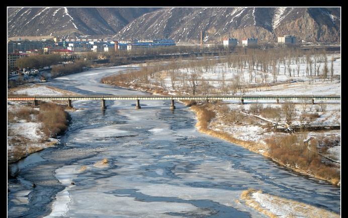 TUMEN – De grensrivier de Tumen, tussen Noord-Korea en China, tijdens de winter. Hier stak de Amerikaanse christenactivist Robert Park over om vrijwillig naar Noord-Korea te gaan. Foto RD, Henk Visscher