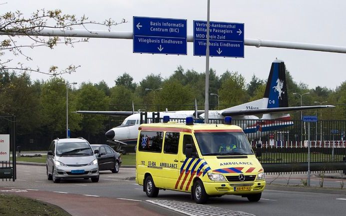 EINDHOVEN - De 9-jarige Ruben uit Tilburg, de enige overlevende van de vliegramp in Tripoli, werd afgelopen zaterdag in een ambulance met geblindeerde ramen van de militaire vliegbasis Eindhoven vervoerd naar een ziekenhuis. Om welk ziekenhuis het gaat, i