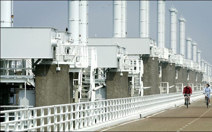 Het bedieningsgebouw van de Oosterscheldekering in Zeeland is zaterdag open voor publiek. Foto ANP