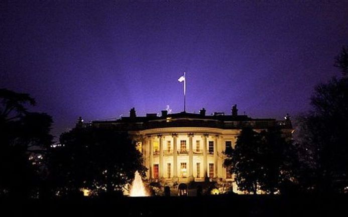 Het Witte Huis bij avondlicht, gisteravond, - Foto EPA