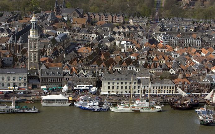 De Van Gelderstichting in Kampen heeft een kort geding gevoerd om krakers te weren uit de voormalige gereformeerde pastorie aan de Burgwal. Foto ANP