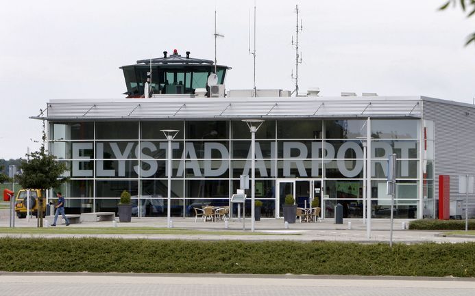 Lelystad Airport breidt de proef met de eigen productie van koolzaadolie uit. Foto ANP