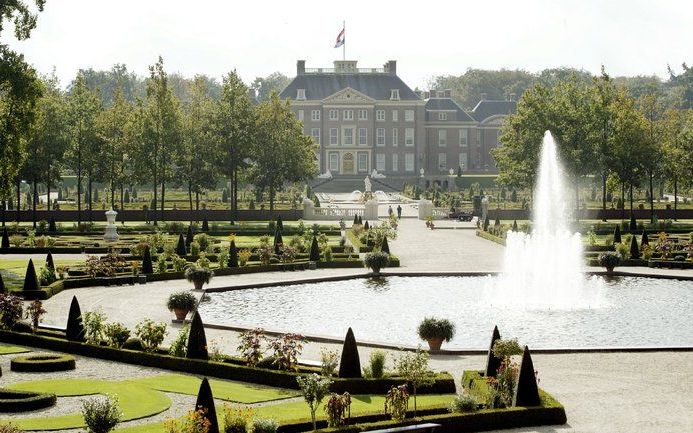 Paleis Het Loo heeft flinke schade opgelopen door het noodweer op vrijdag 3 juli in Apeldoorn. De schade bedraagt zeker tienduizenden euro’s, aldus adjunct–directeur Paul de Sonnaville donderdag. Foto ANP