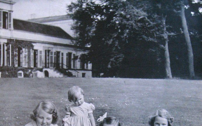 De eerste kalenders toonden vooral de jonge prinses Beatrix en haar drie zussen. Foto Paleis Het Loo