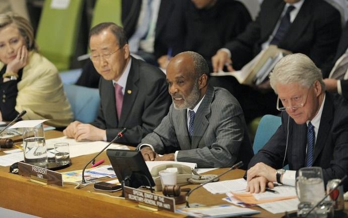 NEW YORK - De VN-donorconferentie. Van links naar rechts: Hillary Clinton, Ban Ki-Moon, René Preval en Bill Clinton. Foto EPA