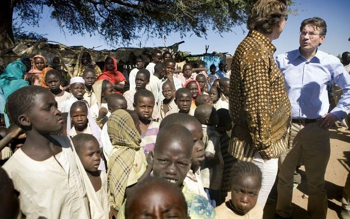 KHARTOEM - Het Wereldvoedselprogramma van Verenigde Naties (WFP) is nauwelijks meer in staat zijn werk goed te doen. In Sudan (foto) heeft het WFP de grootste moeite om de hulpverlening te regelen. De ministers Koenders en Verhagen brachten begin februari