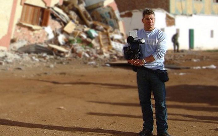 HILVERSUM - Cameraman Stan Storimans aan het werk. Bij Russissche borbardementen op de Georgische stad Gori is de Nederlandse cameraman Stan Storimans van het televisiestation RTL omgekomen. Foto ANP