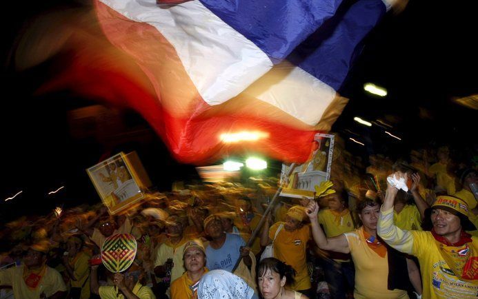 Een Thaise rechtbank heeft woensdag tienduizenden demonstranten bevolen hun betoging af te blazen en overheidsgebouwen in de hoofdstad Bangkok te verlaten. Foto EPA