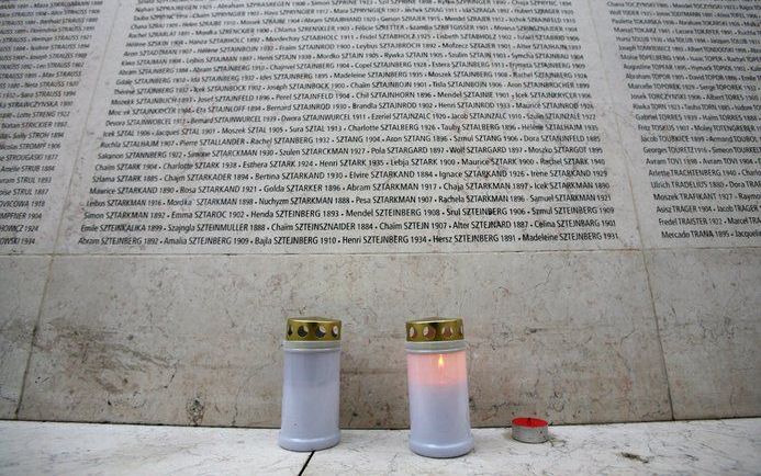 De Shoahmemorial in Parijs, met namen van omgekomen Joden tijdens de Kristallnacht. Foto EPA