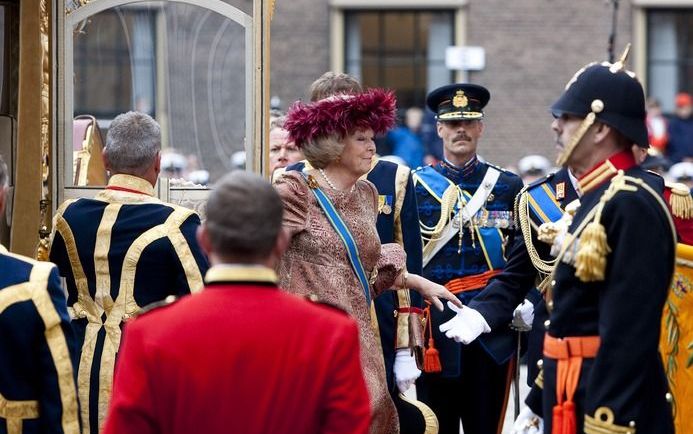 DEN HAAG - Koningin Beatrix arriveert op het Binnenhof op prinsjesdag 2009. Foto ANP