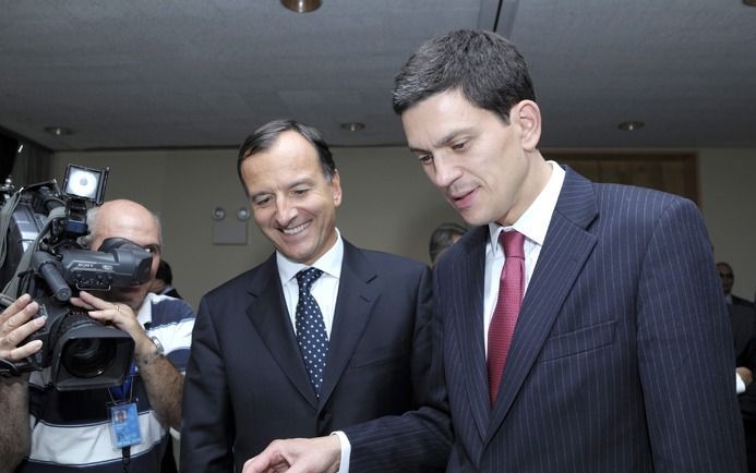 De Britse minister van Buitenlandse Zaken David Miliband. Hier met zijn Italiaanse ambtsgenoot Franco Frattini. Foto EPA