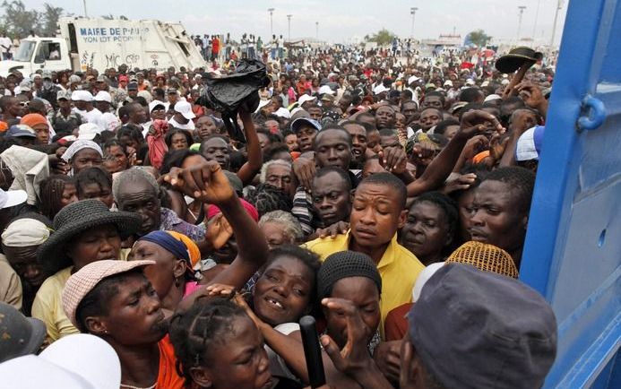 PORT–AU–PRINCE – Het Wereldvoedselprogramma van de Verenigde Naties (WFP) is zaterdag begonnen met een forse uitbreiding van de voedseldistributie in Haïti. De VN hopen met het nieuwe programma meer mensen te helpen die getroffen zijn door de aardbeving. 