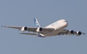 Een Airbus A380 passagiersvliegtuig tijdens een vliegshow in Dubai vorig jaar. Foto EPA