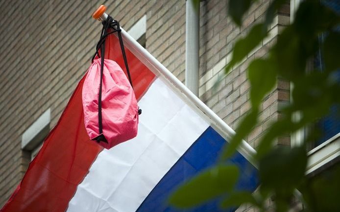 AMSTERDAM – Het Landelijk Actie Komitee Scholieren (LAKS) is tevreden over de normering van de afgelopen eindexamens. Volgens het LAKS hebben de klachten van leerlingen over de eindexamens de normen positief beïnvloed. Dat heeft het Komitee donderdag late