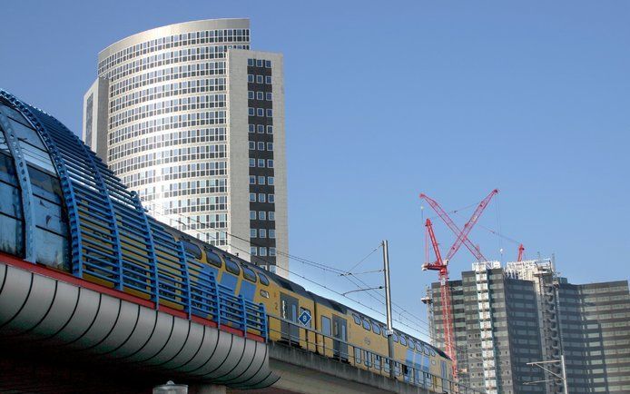 AMSTERDAM – Het station Amsterdam Sloterdijk wordt voor ruim 60 miljoen euro vernieuwd. De gemeente Amsterdam, NS en ProRail hebben dinsdag een samenwerkingsovereenkomst getekend, zo lieten de organisaties weten. Foto ANP