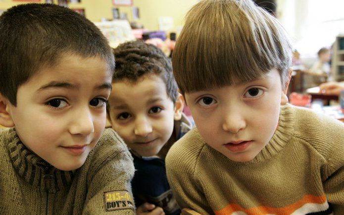 Ruim een derde van de allochtone kinderen in Nederland speelt altijd met kinderen van een andere nationaliteit, bij autochtone kinderen is dit maar bij een op de tien het geval. Foto ANP