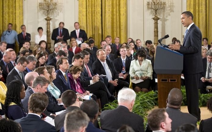 President Obama staat de pers te woord in het Witte Huis ter gelegenheid van zijn honderdste dag als president. Foto EPA