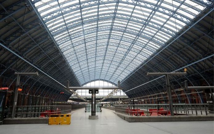 Het verlaten Kings Cross St.Pancras International station in Londen. Foto EPA