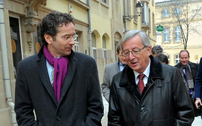 Dijsselbloem (L) en Juncker in Luxemburg. Foto EPA