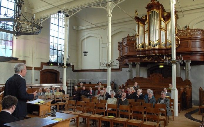 LEIDEN – In de Lokhorstkerk te Leiden werd vrijdagavond een debat gehouden over blasfemie. De avond was georganiseerd door een samenwerkingsverband tussen de Remonstrantse Gemeente Leiden en het Remonstrants Seminarium. Foto René Zoetemelk