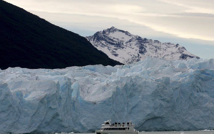 De Perito Morenogletsjer is zonder meer de grootste attractie in Los Glaciares, een nationaal park in het zuiden van de provincie Santa Cruz in Patagonië. De voorbije zeven jaar is het aantal toeristen dat van over de hele wereld naar de gletsjer komt kij