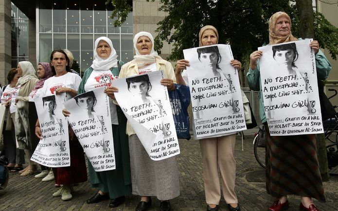 Ongeveer zesduizend nabestaanden van de slachtoffers van de volkerenmoord in Srebrenica hebben dinsdag hoger beroep aangetekend bij het gerechtshof in Den Haag. Foto ANP