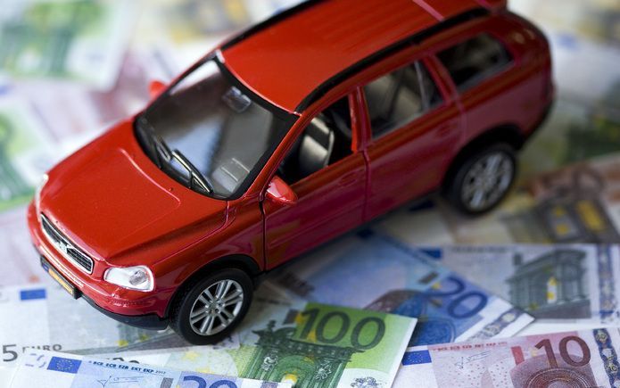 DEN HAAG - Provincies verwachten in 2009 bijna 1,4 miljard euro te ontvangen uit de opcenten op de motorrijtuigenbelasting. Volgens berekeningen die het Centraal Bureau voor de Statistiek (CBS) woensdag naar buiten bracht, is dat 6,7 procent meer dan in 2