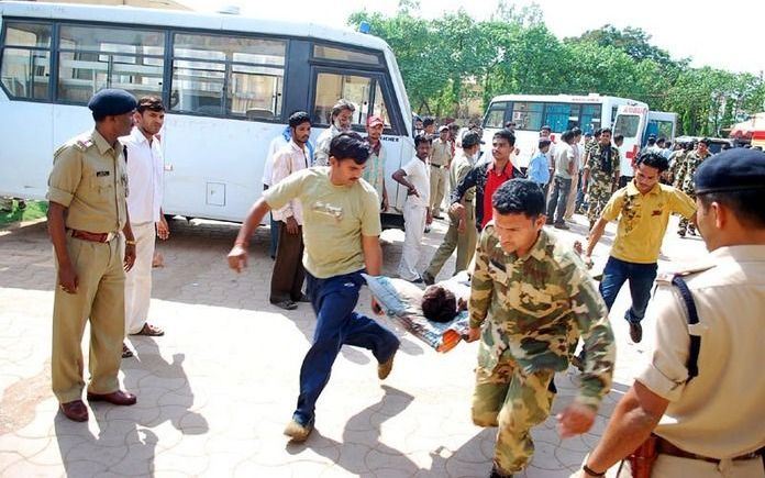 PATNA – Maoïstische rebellen hebben dinsdag een serie aanvallen gelanceerd op Indiase paramilitairen die op patrouille waren in het oosten van India. Bij de aanvallen kwamen 75 soldaten om het leven. Dat heeft de Indiase politie dinsdag gezegd. Foto EPA