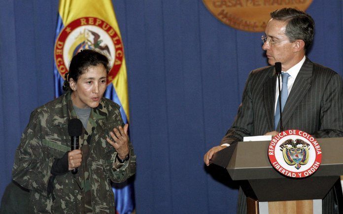 BOGOTA - Ingrid Betancourt woensdag tijdens een persconferentie in het presidentieel paleis in Bogota. Foto EPA