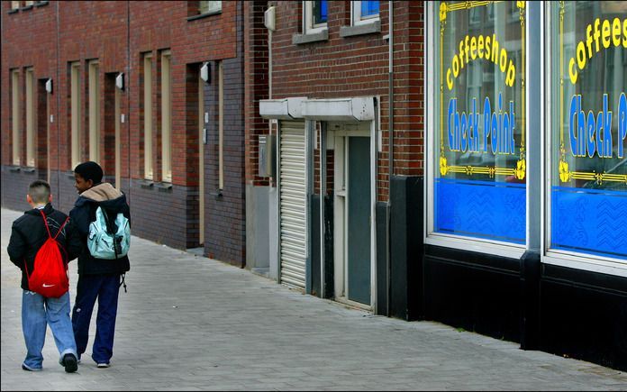 Volgens het CBS is de afhankelijkheid van de bijstand van niet-westerse allochtone kinderen groter dan gemiddeld. Foto ANP.