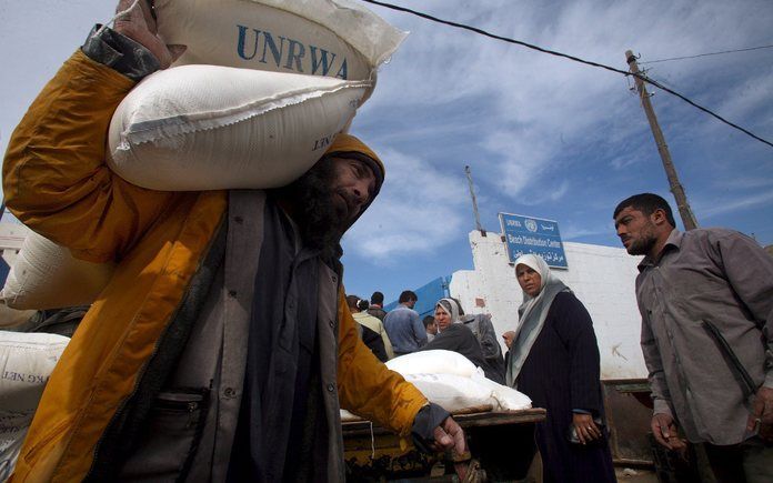 De VN-organisatie Unrwa lenigt al jaren de ergste nood van de Palestijnen in de Gazastrook, waarbij de hulpverleners geregeld met geldproblemen kampen. Donderdag stopte het agentschap echter zijn werkzaamheden, omdat het te gevaarlijk zou zijn geworden do