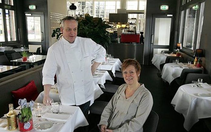 ”Perron 4/5 volgens Tollius” wordt uitgebaat door Peter Gertenbach en Caroline van der Vlies. Het is het eerste restaurant dat is gevestigd in historisch stationserfgoed onder het NS‑label ”1e klas genieten”. Opties voor een mogelijk vervolg zijn onder me