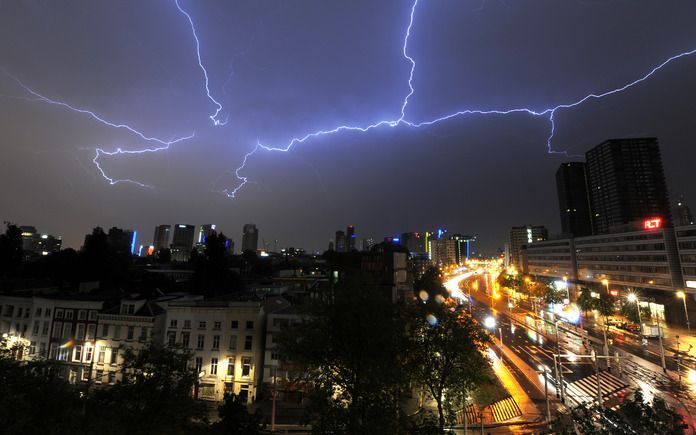 Het noodweer van dinsdag gaat verzekeraars mogelijk 15 miljoen euro kosten. foto ANP