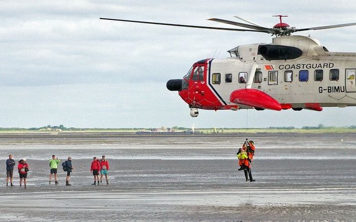 LEEUWARDEN – Hulpverleningsdiensten uit de waddenprovincies hebben zaterdag een grote reddingsoefening gehouden tussen Schiermonnikoog en Lauwersoog. Ruim veertig wadlopers waren volgens het scenario onwel geraakt. De hulpdiensten brachten de slachtoffers