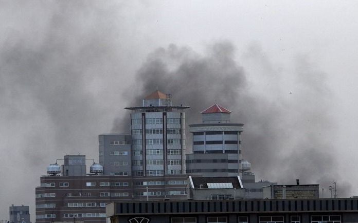 TEHERAN – In het mausoleum van ayatollah Ruhollah Khomeini, de grondlegger van de islamitische staat, is zaterdag een zelfmoordaanslag gepleegd. Volgens een politiefunctionaris tegen het semi/officiële persbureau Mehr kwam de dader om. Een bezoeker raakte