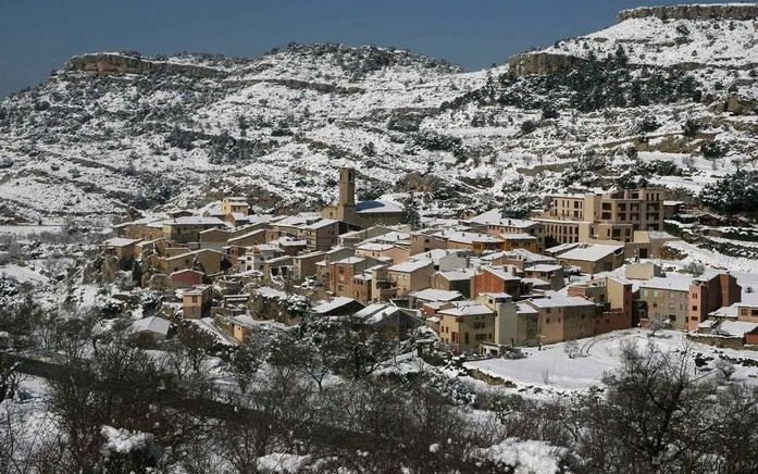 BARCELONA – Voor de tweede opeenvolgende dag zijn dinsdag in het zuiden van Europa door zware sneeuwval problemen ontstaan. Zeker zesduizend reizigers strandden op de wegen tussen Frankrijk en Spanje, omdat die door de sneeuw moeilijk of niet begaanbaar w