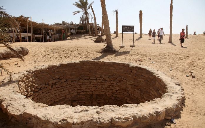 Toeristen bij een van de bezienswaardigheden op de Sinaï. - Foto EPA