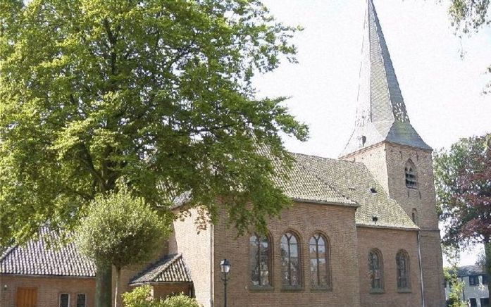 Dr. W. van Vlastuin hield gisteren in Woudenberg de eerste lezing in een serie van drie, georganiseerd door de Appelgroep Klassiek Gereformeerd Belijden Woudenberg. Foto RD