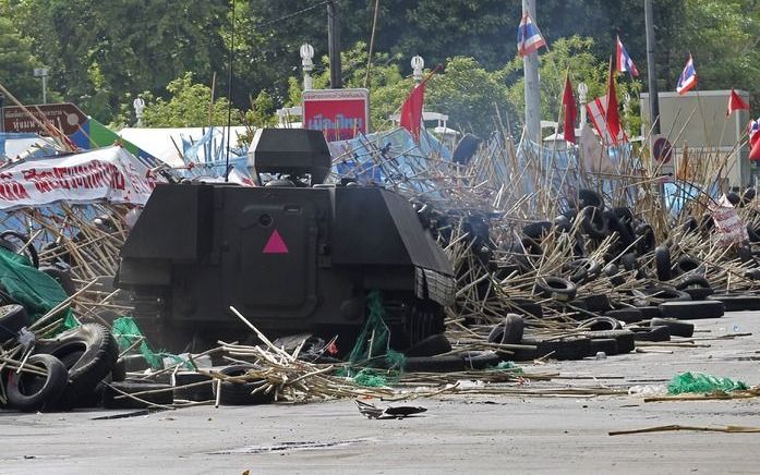 Het Thaise leger zet grove middelen in. Foto EPA.