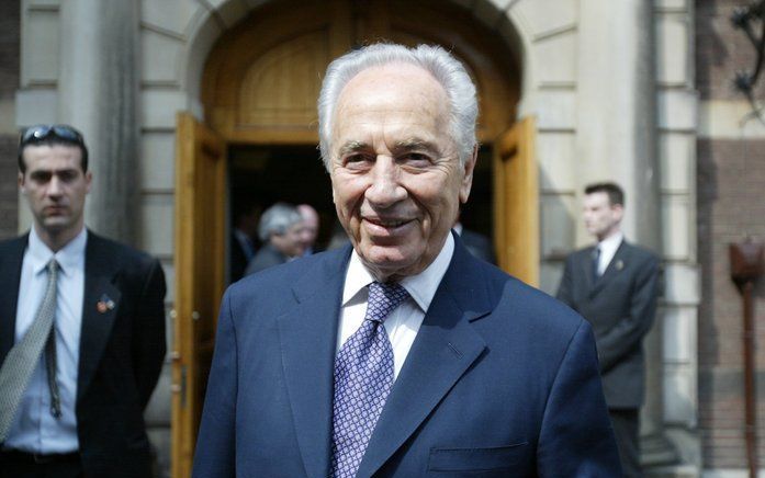 De Israëlische president Shimon Peres heeft zich in een Arabisch dorp bij Tel Aviv verontschuldigt voor een bloedbad dat Israëlische militairen er ruim vijftig jaar geleden aanrichtten. Het leger doodde op de eerste dag van de Sinaï-oorlog in oktober 1956