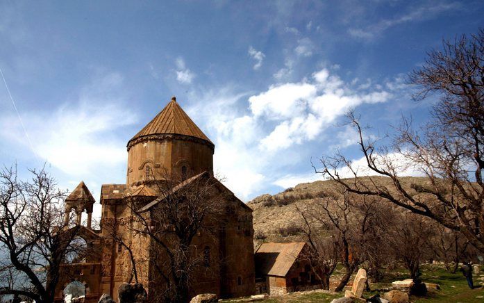 Een eeuwenoude Armeense kerk op een eiland in het Vanmeer in het oosten van Turkije. Foto EPA