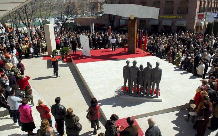 MADRID - Op het plein bij station Alcala de Henares vlakbij Madrid worden de slachtoffers van de aanslagen van 2004 herdacht. Foto EPA