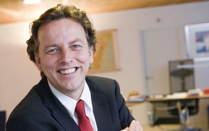 Minister Koenders (Ontwikkelingssamenwerking) wil binnen twee maanden een goed plan zien voor de hervorming van de justitiesector in Afghanistan. Krijgt hij dat niet, dan trekt hij de 15 miljoen euro terug die Nederland hier vorig jaar voor beschikbaar he